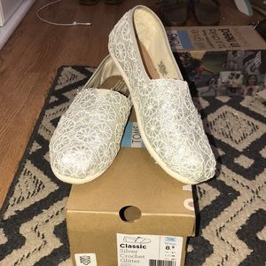 AUTHENTIC!! Silver Crochet Glitter Classic TOMS